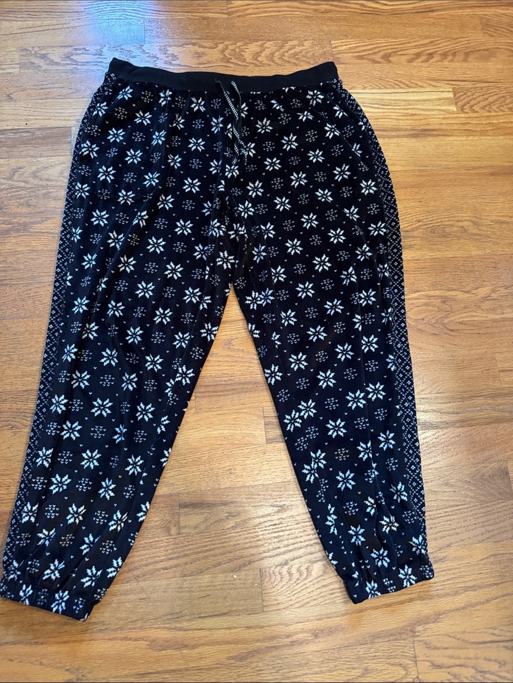 Simply Vera Wang Snowflake Print Sweatpants size Large